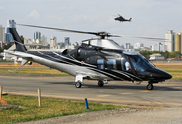 Por que o trem de pouso do A109 se danifica na movimentação de solo?